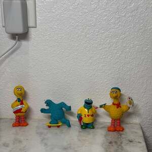 Vtg Sesame Street figures big bird and Cookie Monster